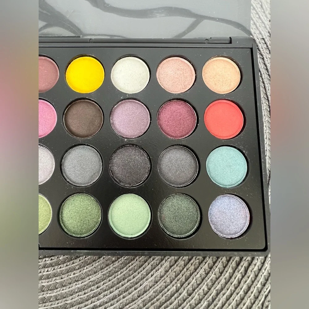 BH Cosmetics Party Girl Palette Eyeshadow Festival Rave Colorful